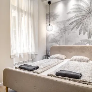 Rakoczi 2 Bedroom Stylish , Budapest Hungary